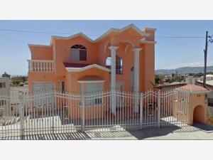 Casa en venta en Valle Dorado, Ensenada, Baja California