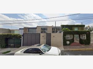 Casa en venta en Boulevares, Naucalpan de Juárez, México