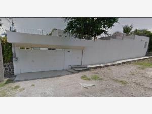 Casa en venta en Lomas del Manantial, Xochitepec, Morelos