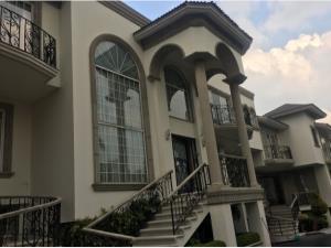 Casa en venta en Bosques de las Lomas, Cuajimalpa de Morelos, Ciudad de México