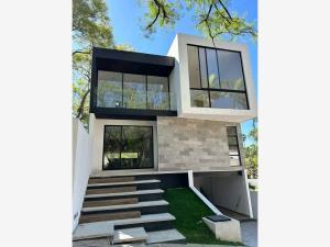 Casa en venta en Lomas de Atzingo, Cuernavaca, Morelos Casa en venta en Lomas de Atzingo, Cuernavaca, Morelos