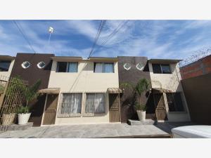 Casa en venta en La Mesa, Tijuana, Baja California