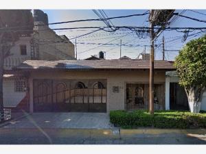 Casa en venta en Bosques de Aragon, Nezahualcóyotl, México