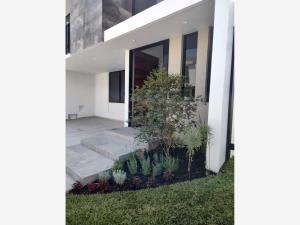 Casa en venta en Los Robles, Zapopan, Jalisco Casa en venta en Los Robles, Zapopan, Jalisco