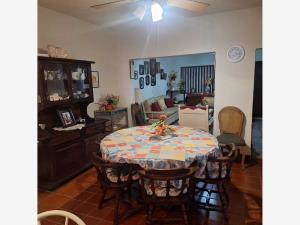 Casa en venta en San Nicolás de los Garza Centro, San Nicolás de los Garza, Nuevo León