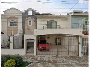 Casa en remate en Bosques de La Victoria, Guadalajara, Jalisco