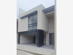 Casa en venta en Laderas Abedul, Monterrey, Nuevo León Casa en venta en Laderas Abedul, Monterrey, Nuevo León