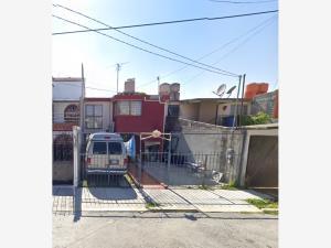 Casa en remate en Lomas de Coacalco 2a. Sección (Bosques), Coacalco de Berriozábal, México