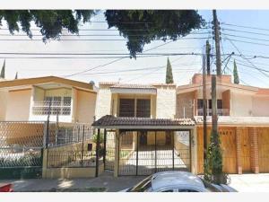 Casa en remate en Bosques de La Victoria, Guadalajara, Jalisco