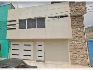 Casa en venta en La Perla, Nezahualcóyotl, México Casa en venta en La Perla, Nezahualcóyotl, México