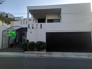 Casa en venta en Las Cumbres, Monterrey, Nuevo León Casa en venta en Las Cumbres, Monterrey, Nuevo León