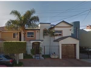 Casa en remate en Playas de Tijuana Sección Costa de Oro, Tijuana, Baja California