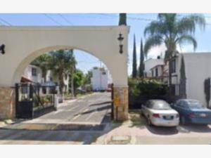 Casa en remate en Geovillas Los Olivos, San Pedro Tlaquepaque, Jalisco