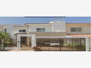 Casa en venta en Residencial Fluvial Vallarta, Puerto Vallarta, Jalisco