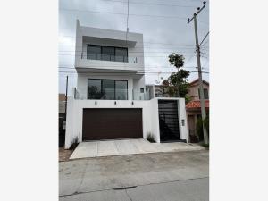 Casa en venta en Jardines de Chapultepec, Tijuana, Baja California