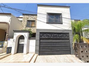 Casa en venta en Cumbres Magnolia, Monterrey, Nuevo León