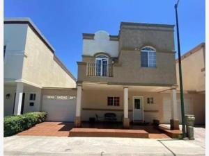 Casa en venta en Paseo de los Nogales, Juárez, Chihuahua