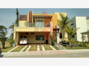 Casa en venta en Altozano, Cuauhtémoc, Colima