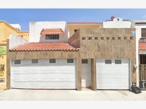 Casa en venta en Gran Santa Fe 2, Benito Juárez, Quintana Roo