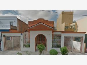 Casa en venta en Jardines del Country, Guadalajara, Jalisco