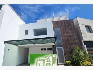 Casa en renta en Lomas de Angelópolis, San Andrés Cholula, Puebla