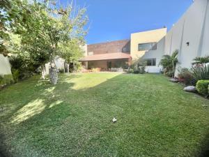 RESIDENCIA LUJO EN HACIENDA DEL ROSARIO