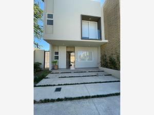 Casa en venta en Arbolada Bosques de Santa Anita, Tlajomulco de Zúñiga, Jalisco