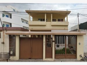 Casa en venta en Lomas del Roble, San Nicolás de los Garza, Nuevo León
