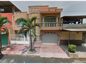 Casa en remate en Lazaro Cardenas, Apatzingán, Michoacán de Ocampo