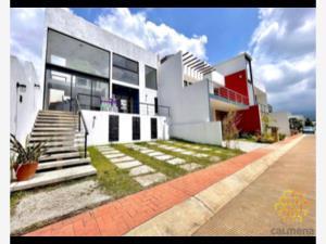 Casa en venta en Ahuatlán Tzompantle, Cuernavaca, Morelos