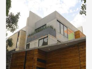 Casa en venta en Lomas del Huizachal, Naucalpan de Juárez, México