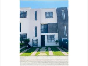 Casa en venta en Club de Golf Santa Fe, Xochitepec, Morelos