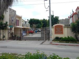 Casa en remate en Urbi Quinta del Cedro, Tijuana, Baja California