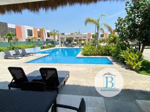 Casa en venta en Flamingos, Nayarit: Moderna con alberca y áreas recreativas