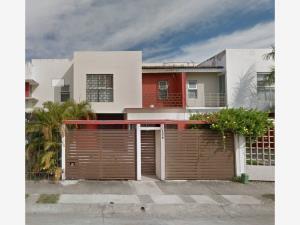 Casa en remate en Residencial Fluvial Vallarta, Puerto Vallarta, Jalisco