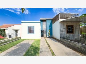 Casa en venta en La Comarca, Villa de Álvarez, Colima