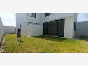 Casa en venta y renta en Los Lagos Privada Azul, San Luis Potosí, San Luis Potosí