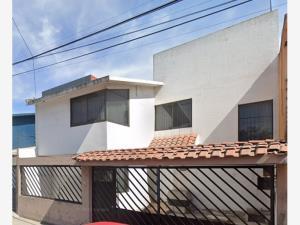 Casa en venta en San Lorenzo Tepaltitlán Centro, Toluca, México
