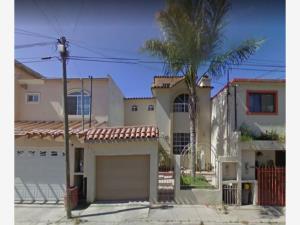 Casa en remate en Moderna, Ensenada, Baja California