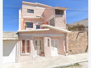 Casa en remate en Infonavit Pedregoso, San Juan del Río, Querétaro