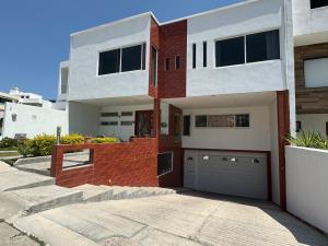 Casa en venta en Cumbres del Cimatario, Huimilpan, Querétaro