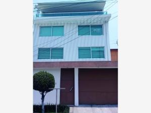 Casa en venta en Ciudad Satelite, Naucalpan de Juárez, México Casa en venta en Ciudad Satelite, Naucalpan de Juárez, México