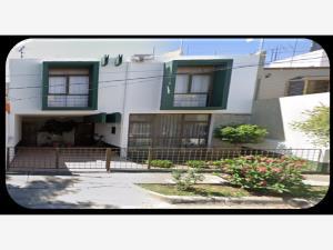 Casa en venta en Jardines del Country, Guadalajara, Jalisco