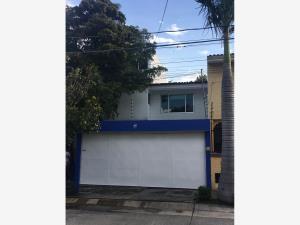 Casa en venta en Rinconada de los Novelistas, Zapopan, Jalisco