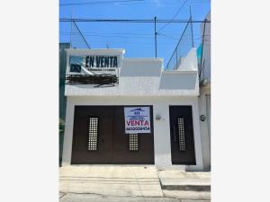 Casa en venta en Jardines del Rincon, Morelia, Michoacán de Ocampo