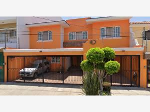 Casa en venta en Bosques de La Victoria, Guadalajara, Jalisco