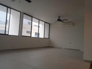 Casa en renta en Fuentes del Valle, San Pedro Garza García, Nuevo León