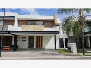 Casa en venta en Pueblo Nuevo, Corregidora, Querétaro