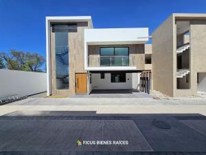 Casa en venta en Llano Grande (El Salitre), Metepec, México Casa en venta en Llano Grande (El Salitre), Metepec, México
