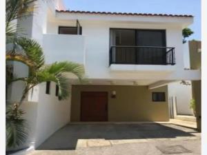 Casa en remate en Lomas de la Selva, Cuernavaca, Morelos